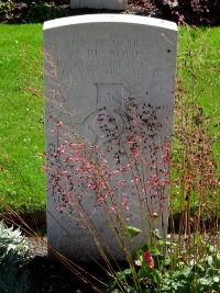 Klagenfurt War Cemetery - Reynolds, Stanley